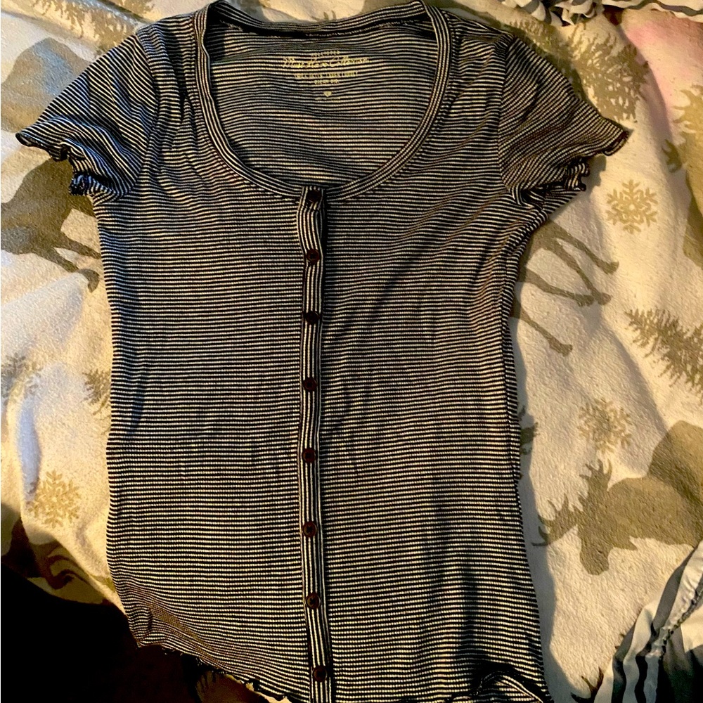 Hollister button up top